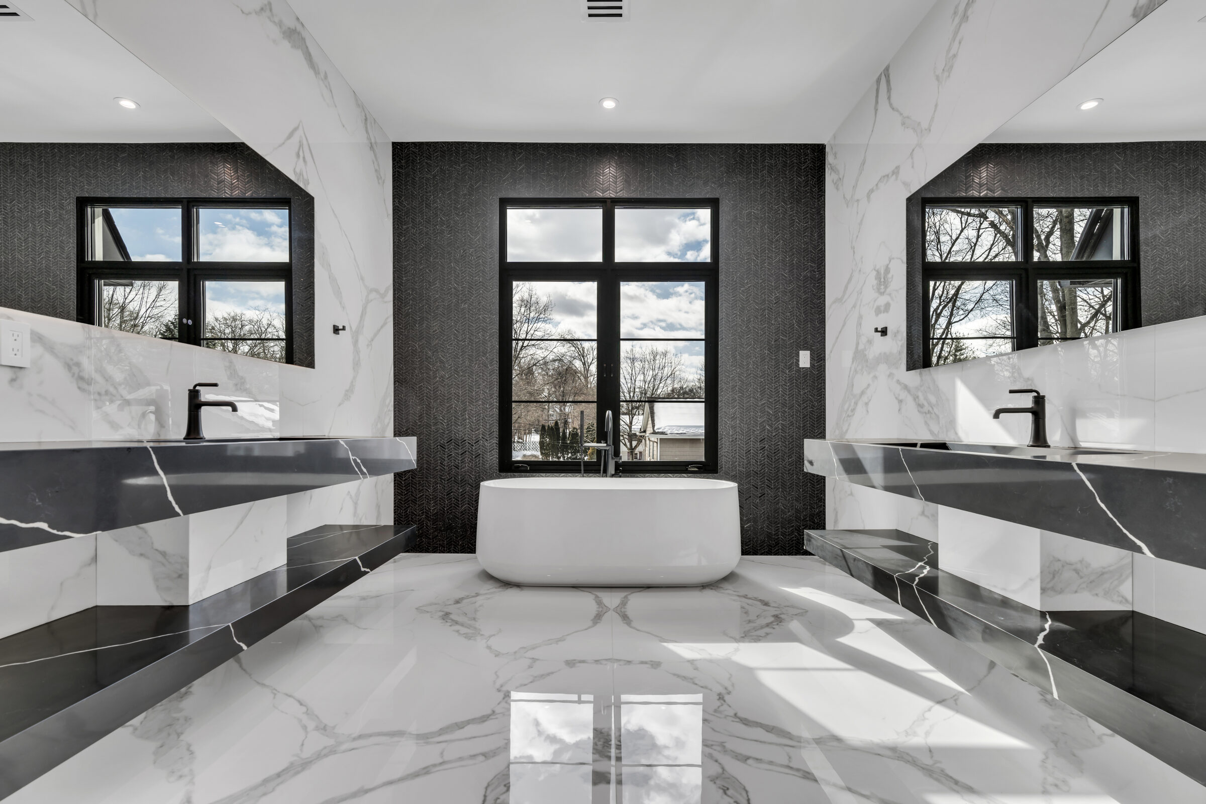 Primary bathroom renovated by Força Builders