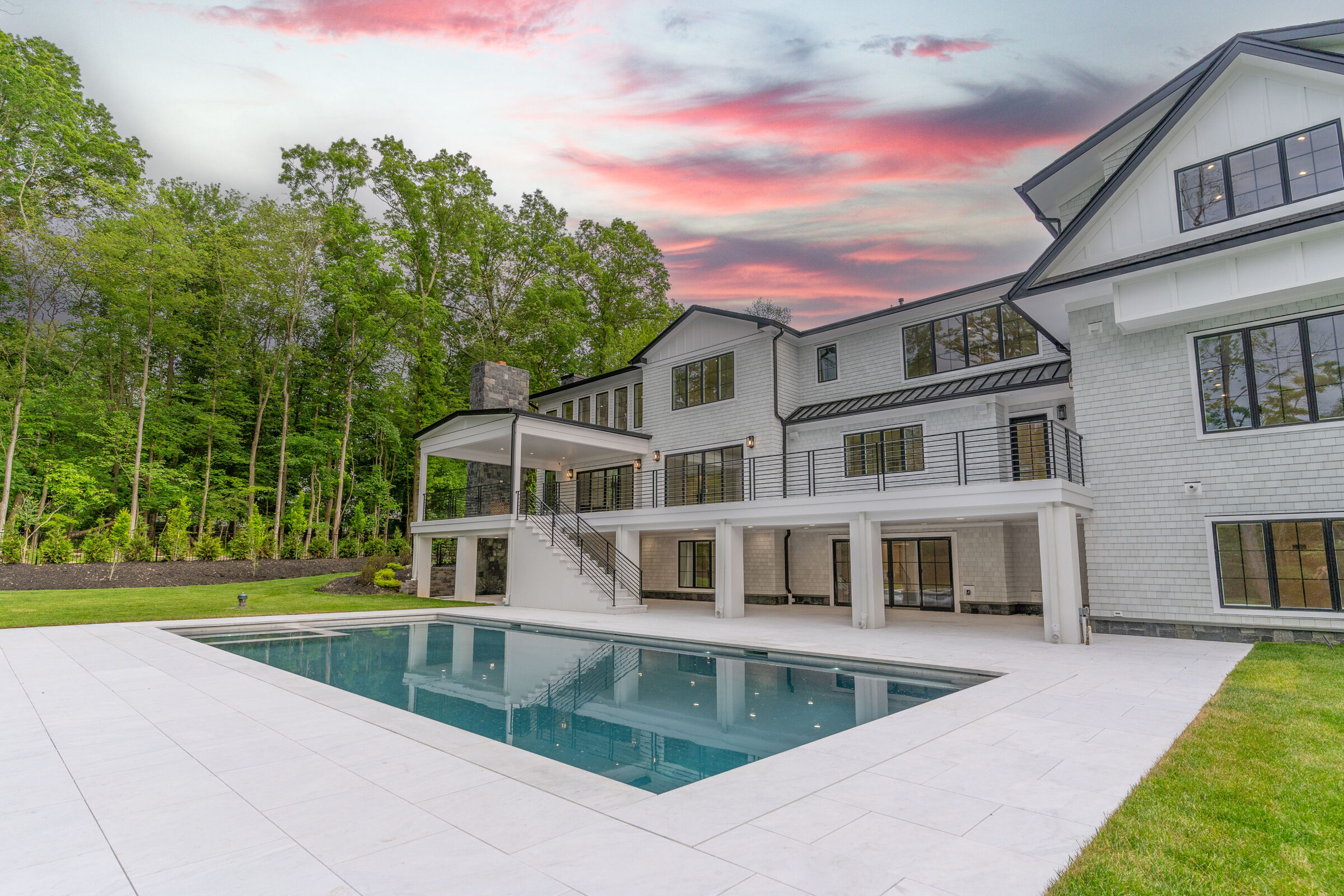Backyard pool and patio built by Força Builders