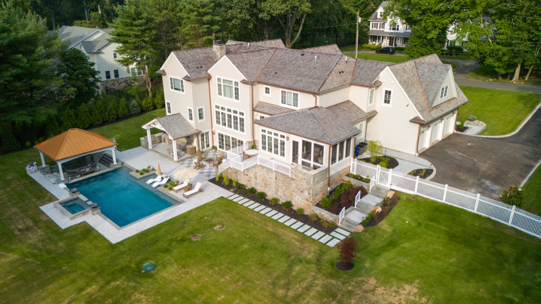 Custom home and pool built by Força Builders